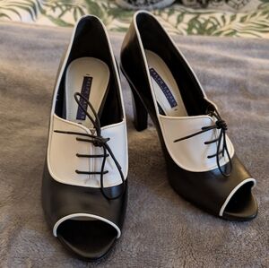 RALPH LAUREN PURPLE LABEL Katia/Spectator Heels W/DUST BAG.